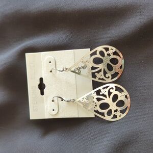 Dangle earrings with butterfly design